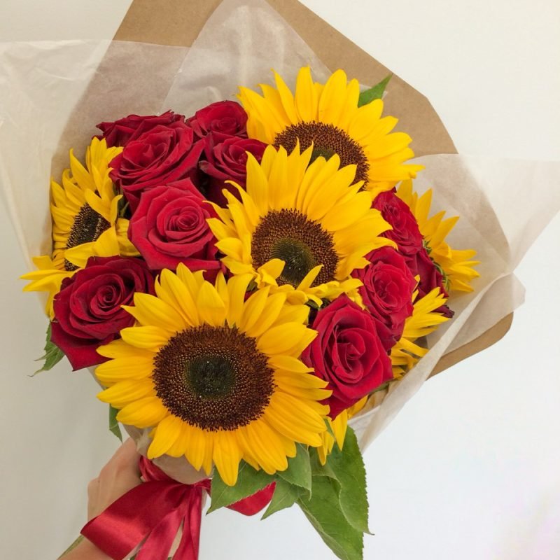 Bouquet of red roses and sunflowers